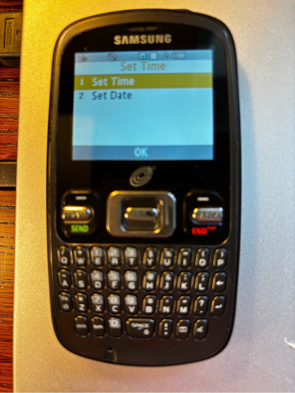 Vintage Samsung Black QWERTY Messaging Phone - Picture 2 of 2
